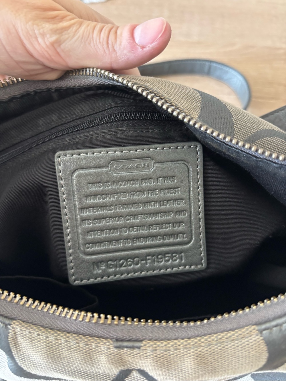 Coach Signature Jacquard Gray Shoulder Bag Purse F19531 - Authentic - Picture 5 of 10